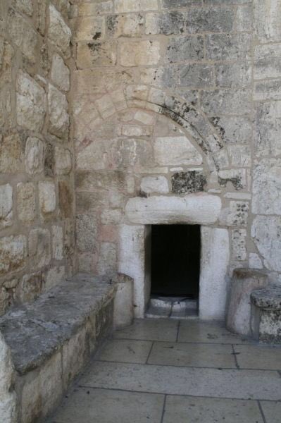 ofgoodcounsel's tweet photo. โCome, let us bow down in worship; let us kneel before the Lord who made us.โ -Psalm 95:6 #DoorofHumility #LowThreshold #WatchYourHead #Genuflect #ChurchofNativity #Bethlehem https://t.co/LLauQBEqCL