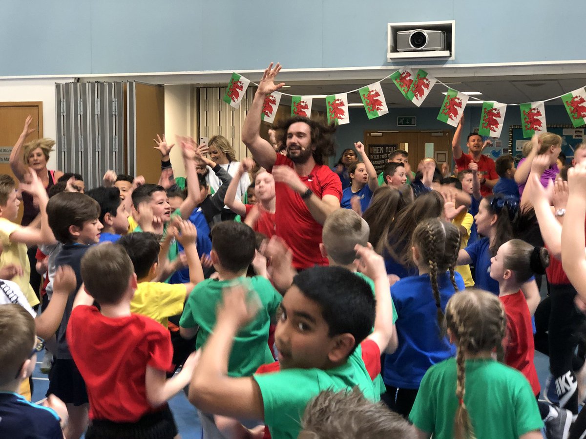 mrmikegriffiths's tweet photo. Getting @GlanUskPS on its feet - they've been looking forward to @thebodycoach visiting for weeks! https://t.co/ayQJgzHmkM