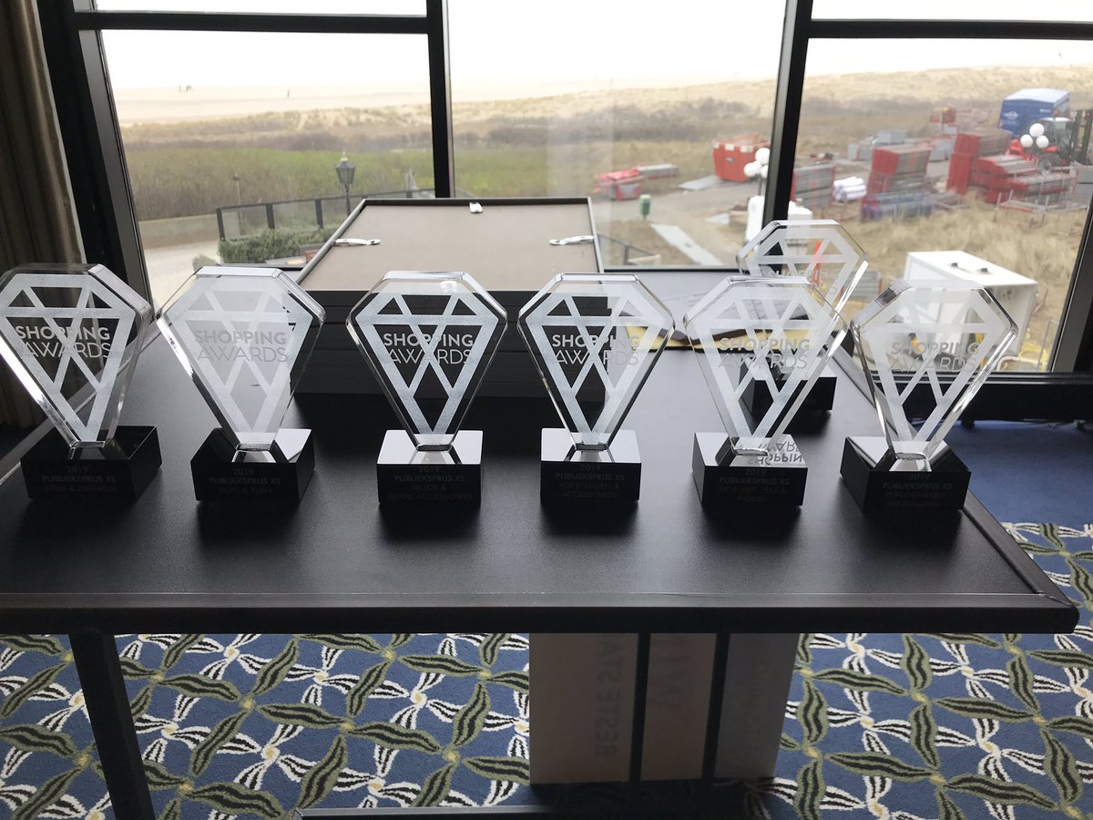 De <a href="/Shoppingaward/">Shoppingawards</a> liggen al klaar. Zou ik de bordjes alvast mogen omdraaien 😉?