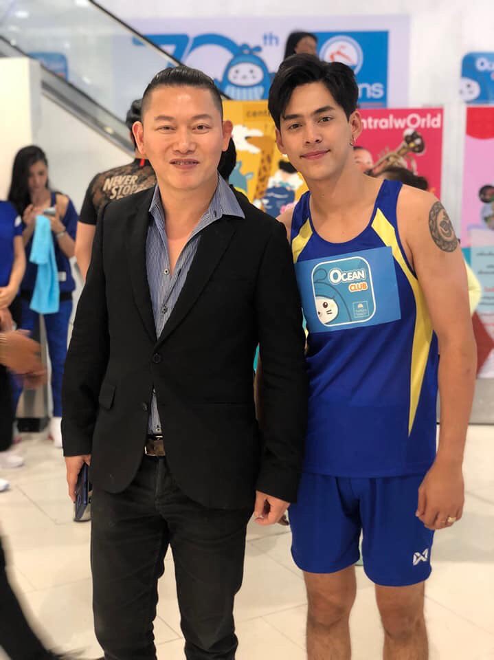 MSriwan's tweet photo. พิคนี้ก็เท่ห์ทั้งคู่ค่ะ😜✨ #70ปีOceanLife
Khoon Pradit &amp; Khoon Mariew🕉
#mariew #มาริวกื้ว #มาริวภัทรพงศ์ 
#cheng #chengmasterpiece #goodjob
Cr.FB:Mariew Pattharapong Watkamee https://t.co/cz0bdVqQar