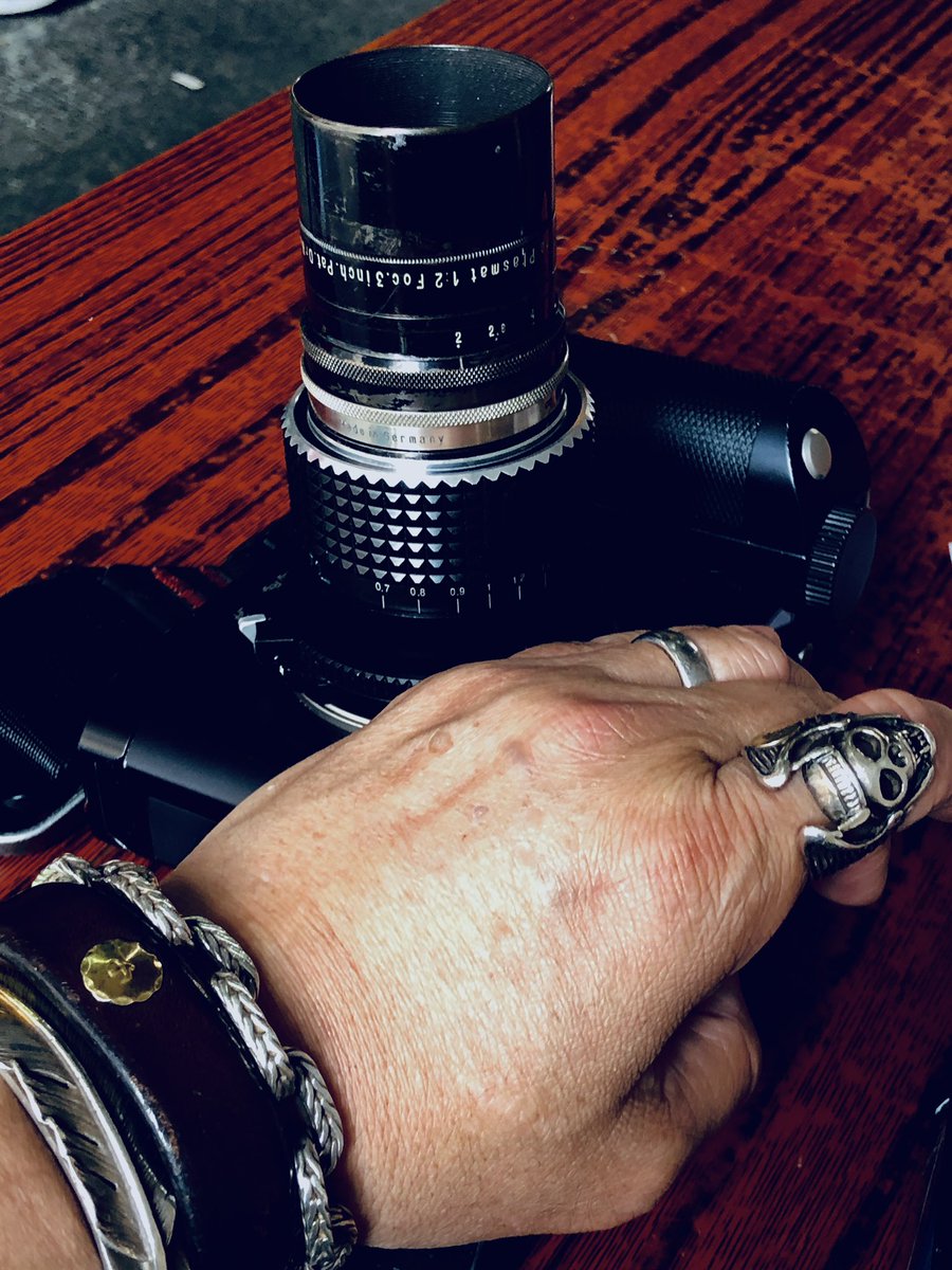 jeffowong's tweet photo. One of my favor lens...😂 

Hugo Meyer Kino Plasmat 75mm f2 modified to M + Leica SL 

#leica #leicaporn #35mmFormat #vintagelens #hugomeyer https://t.co/66px5w7OcQ