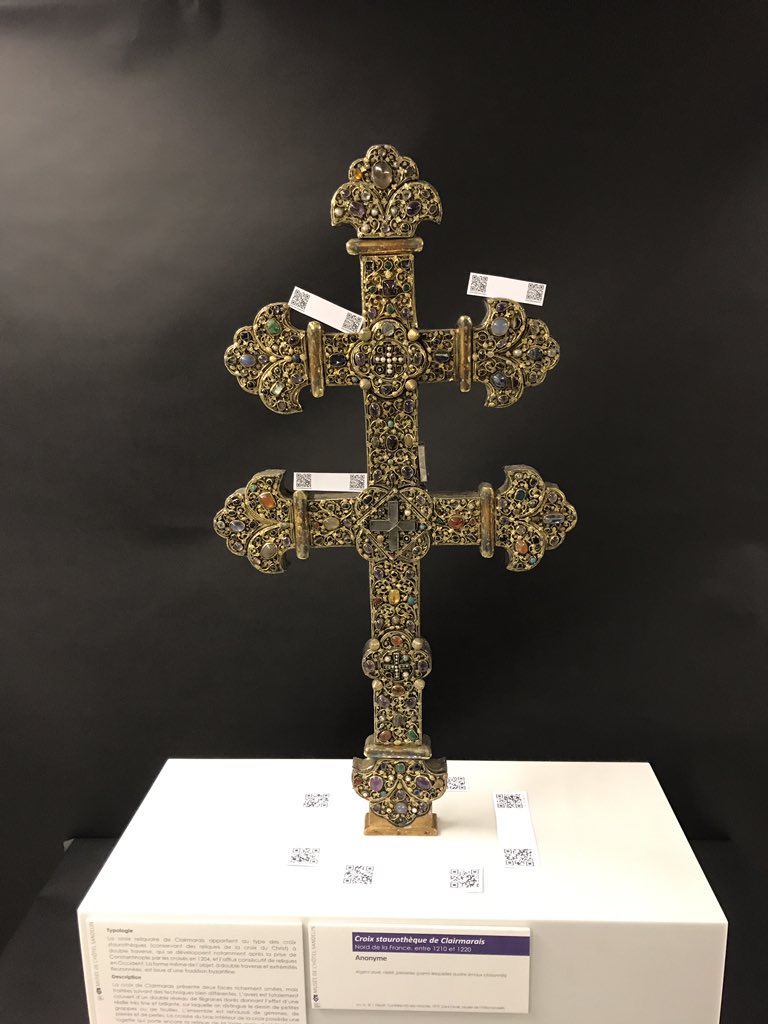 p_hallot's tweet photo. Suite du travail de numérisation avec La Croix de l’abbaye de Clairmarais. Travail complexe pour ne pas s’auto-mesurer dans les reflets... #digitalheritage #ethesaurus #ulille #uliege #saintomer https://t.co/rclbJkJIhk