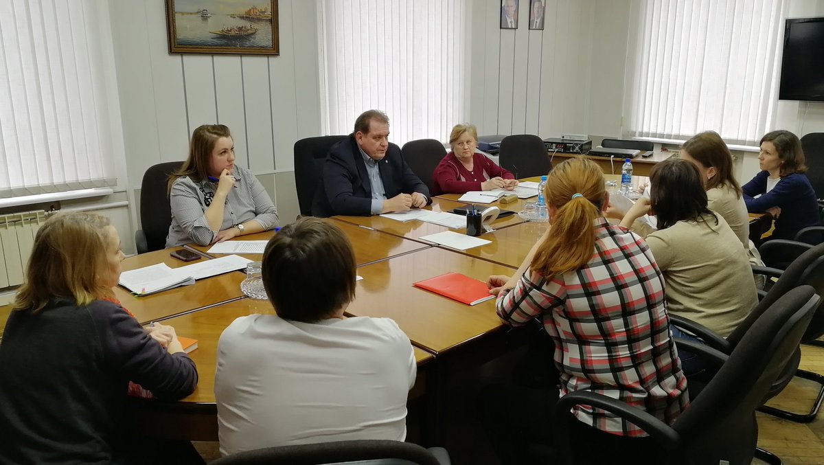 #Прямосейчас глава #Тольятти Сергей Анташев @sa_antashev проводит очередной приём граждан по личным вопросам. На встрече - инициативная группа жителей по вопросу изменения размера родительской платы в муниципальных детсадах.