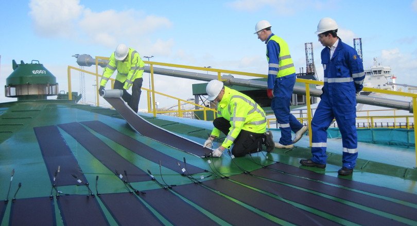 Vopak plakt zonnecellen op opslagtank deingenieur.nl/artikel/vopak-…