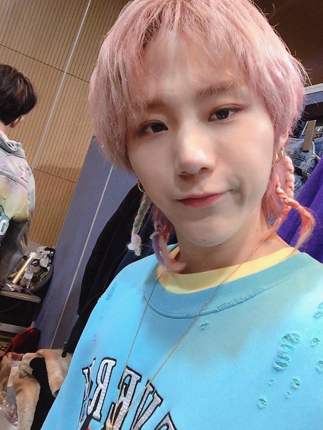 1team_twt's tweet photo. [#1TEAM #BC]
떨리는 첫방 끝!! 어떠셨나요 여러분!! 저희는 너무 떨렸어요 ㅠㅠ 내일 또 봐요!! 조심히 들어가요! https://t.co/Zm5Ln9KtqL