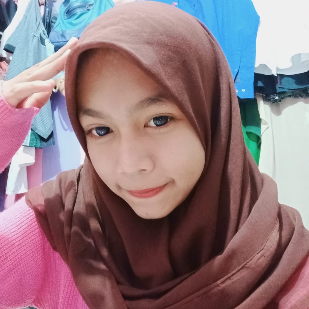 riskaameliaa12's tweet photo. Dinda Indriani
#lensagraduation36 #SBD9C1819
#selfieformyteacher #9crazy
@frizkiawan_ https://t.co/WsLiMDBkth
