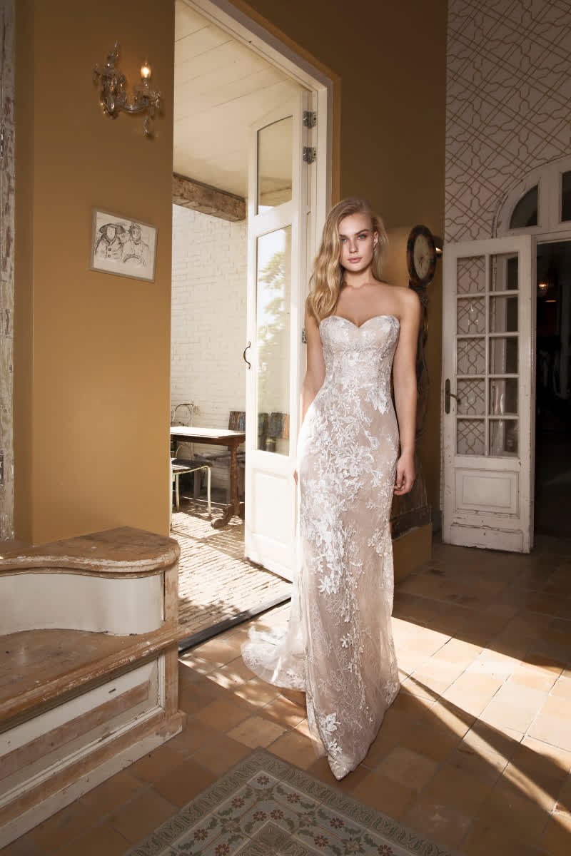 CWM_AEW's tweet image. Dallas from the @modecabridal 2019 collection is perfect for those boho summer vibes. #modeca #modecabridal #wedding #weddingdress #weddinggown