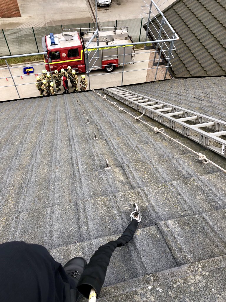 SFRS_RopeRescue's tweet photo. #T119 @fire_scot Trainees taking part in SWAH exercise involving rescue from elevator shaft and negotiating a pitched roof. #WeAreSFRS #WeAreFutureFirefighters https://t.co/L0XnCKzICl