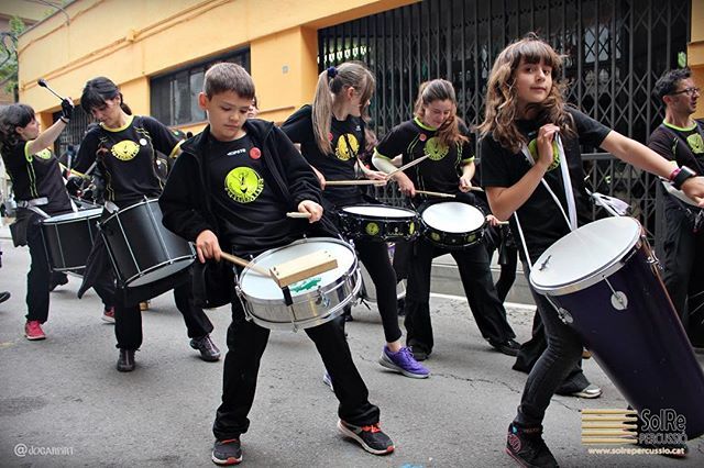 SolRePercussio's tweet photo. Comencem a presentar-vos els conjunts participants a la #SolRetronada Solidària 2019 amb els @tutubatum, qui ens acompanya cada any des que van fer d'amfitrions en la primera edició celebrada a #Dosrius!! Un plaer comptar novament amb vosaltres 😀☺️
📷… https://t.co/1py7zF6JRD https://t.co/raRDN2Ks1E