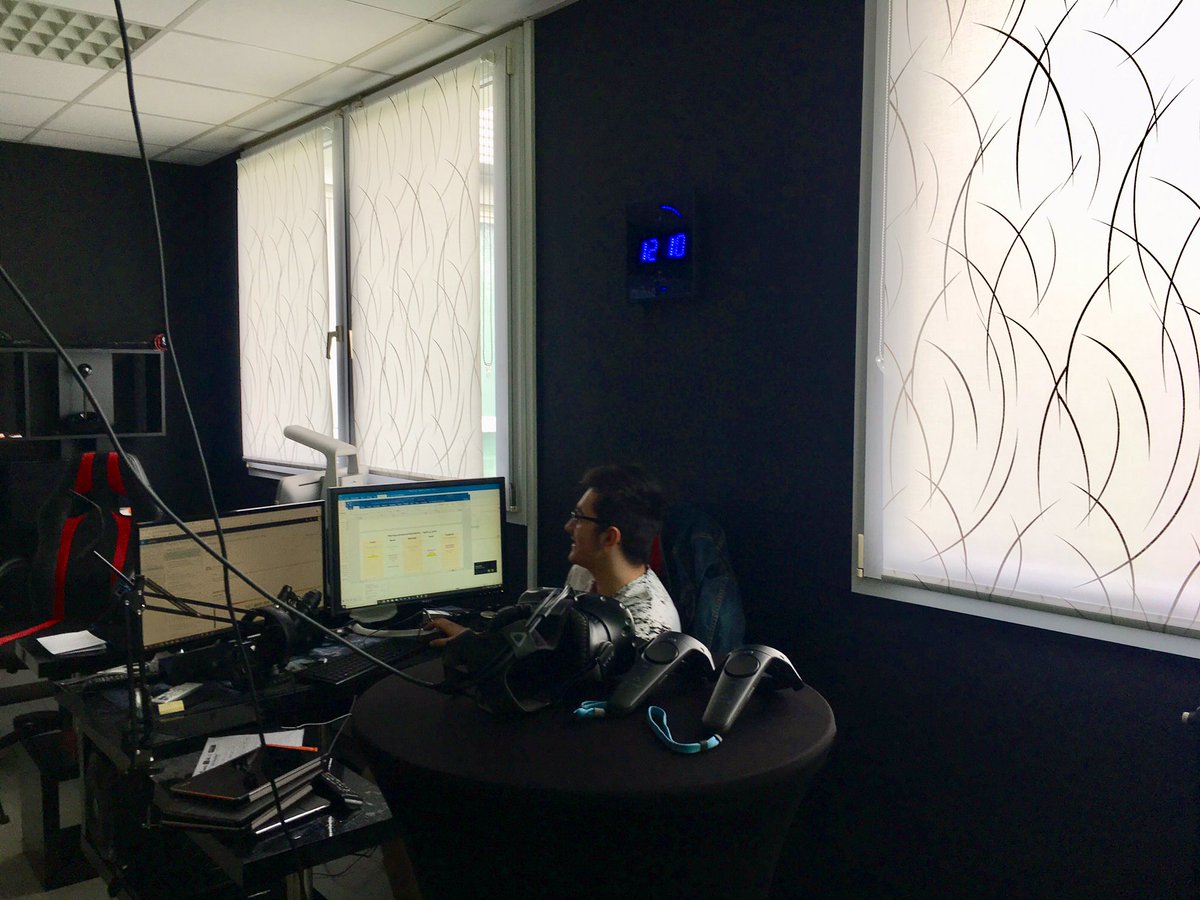 CarpentierNad's tweet photo. Bravo à l’@AFP2i pour le lancement du studio Molière. Une radio et une WEBTV pour faire témoigner des professionnels de métiers en tension, des offres d’emploi, des CV vidéo, des entretiens de recrutement par Skype, une initiation à la réalité augmentée ... c’est top ! #faizeux https://t.co/xTFxz8zqWo