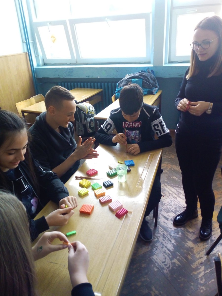 U okviru projekta “Pomozi mi da uradim sam“ koji je finansijski podržala <a href="/tragfondacija/">Trag fondacija</a> koordinatorka projekta Ivana Milosavljević održala je prvu u nizu #radionica “Ovo su stvorile naše ruke“.

 #Prokuplje #projekat