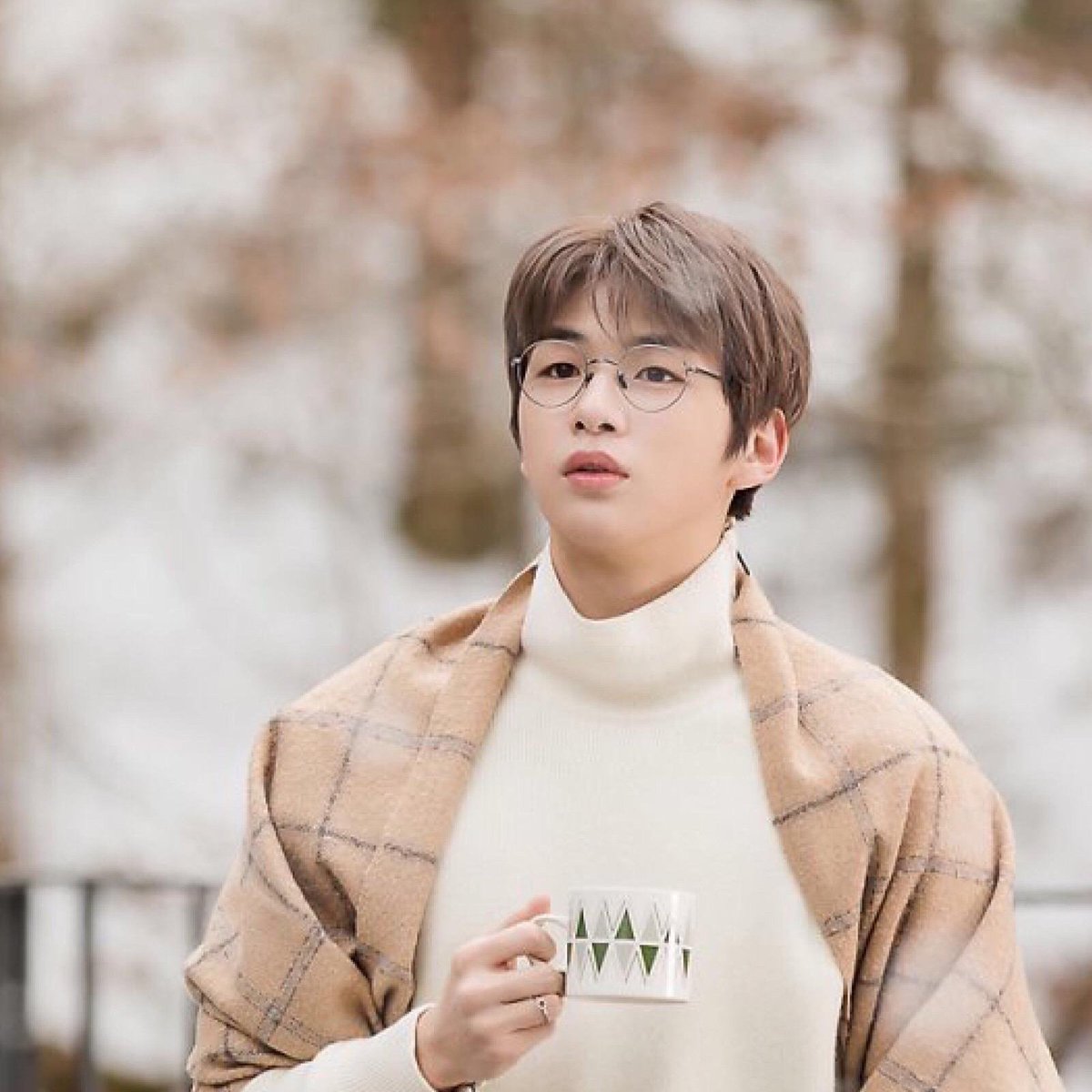 Gyalin5's tweet photo. 对不起，才爱上你
#강다니엘 #KangDaniel https://t.co/tFQa1Zv6lw
