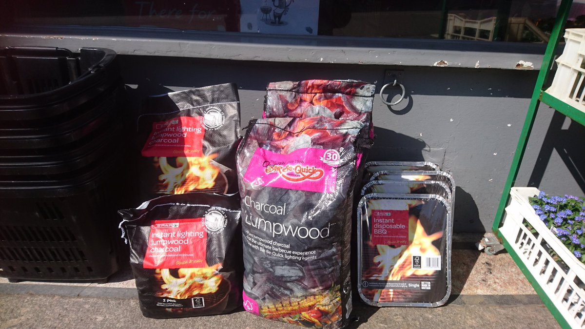 Perfect weather for a BBQ 😁 🍻 ☀ 🌸 🐦 #summerscoming #spar @SparBoveyTracey <a href="/SPARintheUK/">SPAR UK</a>