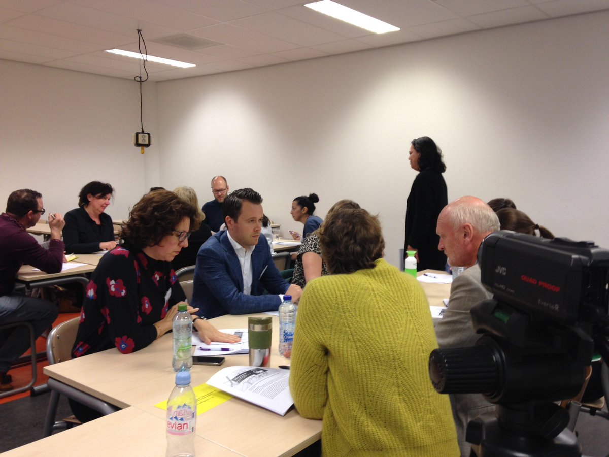 Samen met <a href="/ilyazitter/">Ilya</a> video-workshop "minimum viable product" aan het geven bij #wijzijnfontys tijdens ons congres over grensoverstijgend leren en werken. Leuk!