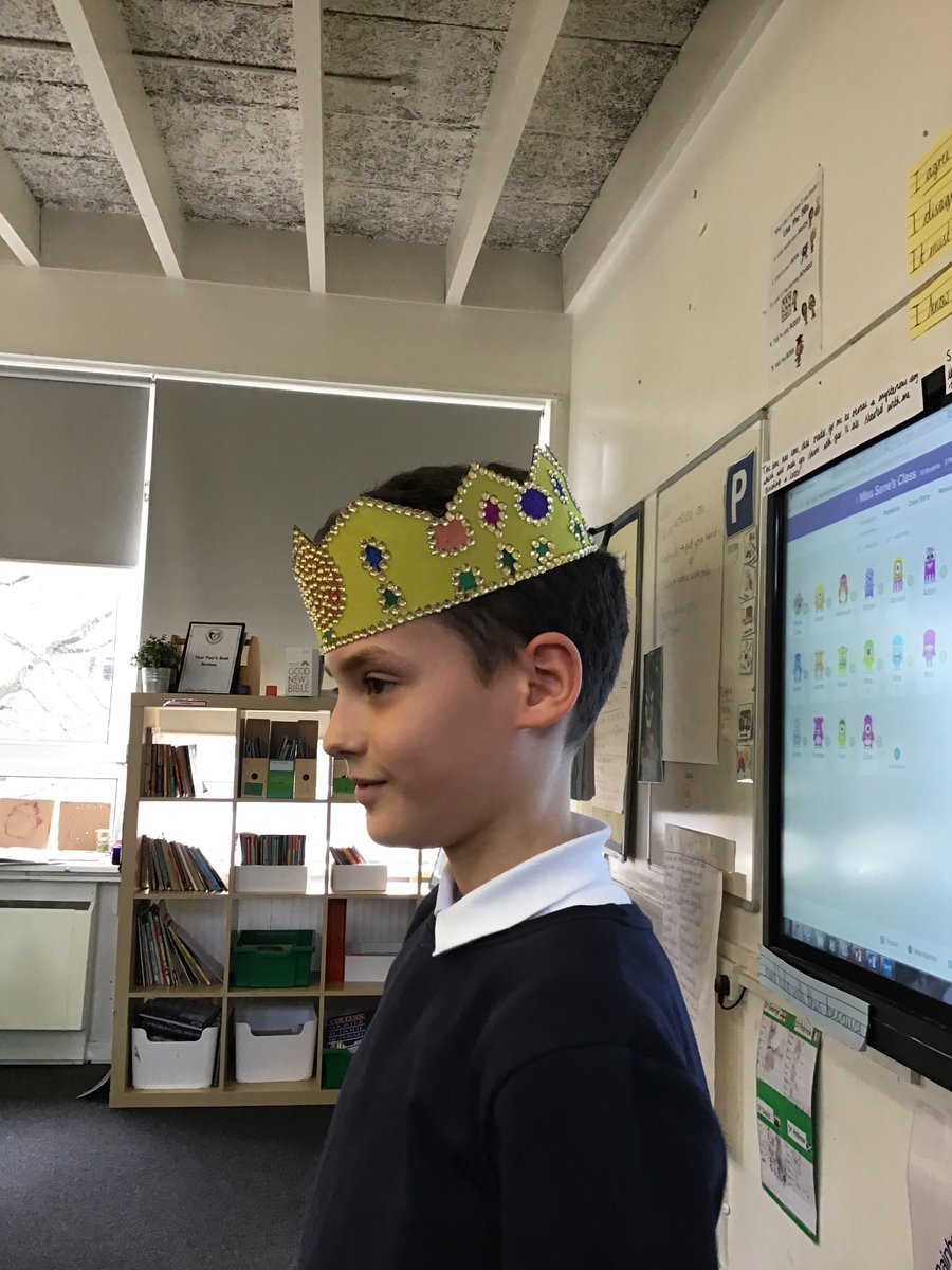 StPauls_primary's tweet image. Their Royal Highnesses, Year 4! Fantastic home learning projects from the Kings and Queens at St Paul's #homelearning #royalty #familyproject #workingtogether