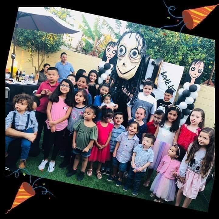 pais e mídia: AH MEU DEUS A MOMO ESTÁ TRAUMATIZANDO AS CRIANÇAS NO YOUTUBE

crianças: