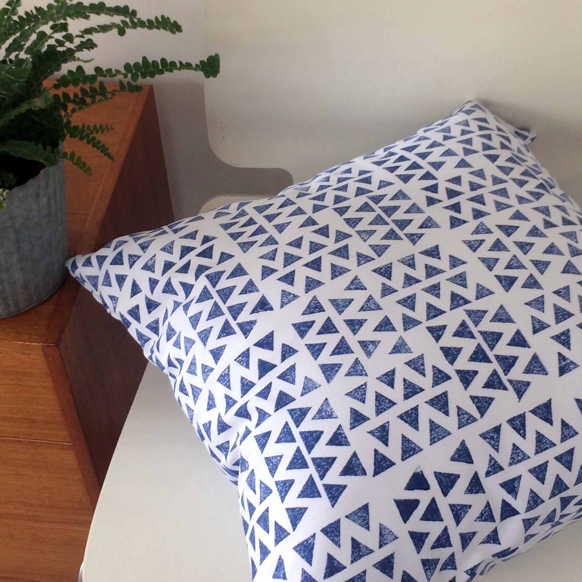 tinybirdtextile's tweet image. New in to my Etsy shop today this has to be a total fav of mine to print and lounge on...

Multiple colours
Multiple sizes

Sold as cover only for easy international shipping
Available now from: bit.ly/GeoCBlu

#handprinted #etsyshop #shopsmall #bohochic