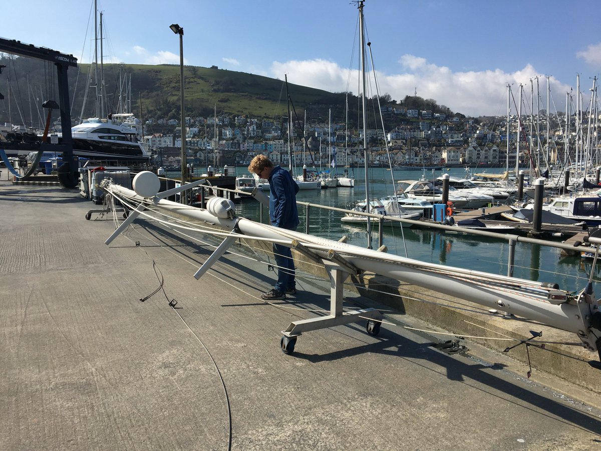 PetersenRigging's tweet photo. Lovely day for a re-rig. This mornings job is unstepping the mast of a Starlight 35. #rigging #yachtrigging #devon #dartmouth #darthaven #petersens https://t.co/PZWeO60RzN