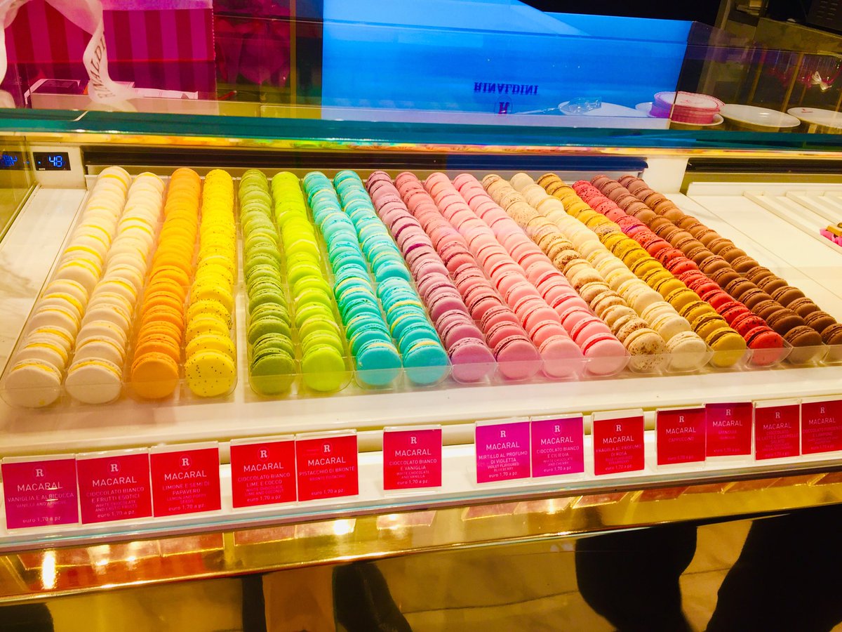 ErinEwens's tweet photo. Macaron Madness! Do you choose by color or flavor?!? #illtakeoneofeach https://t.co/cVWY5tQlAT