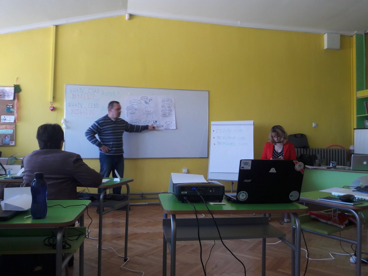 DarinaPadina's tweet image. Colleagues in action @ilBritish @bgBritish @natasamru #criticalthinking #solveproblem