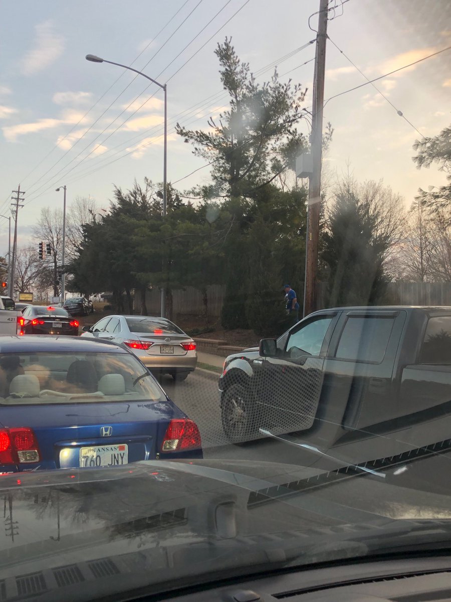 dustincolquitt2's tweet photo. @GreaterKCDay This pretty much sums up the goodness in people of Kansas City this volunteer is supposed to be selling papers for people headed to work gets a yell behind the fence and he walks through stopped traffic to deliver a neighbor a paper #ILoveThisDay https://t.co/PFsCHQ2XBE