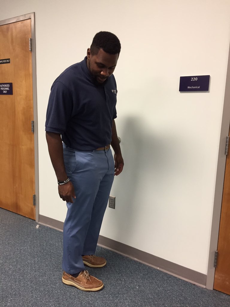 alpiper89's tweet photo. Is the look down pose still a thing? Let's dead it ASAP because I'm going to assume that a roach just ran past if I see you looking down in a photo from now on.
#imnothteonlyonethathadroachesgrowingup
#cutefeetbutwhatsthatlittlebrowndot
#wherestheraid
#blacktwitter https://t.co/3DOwmixNSL