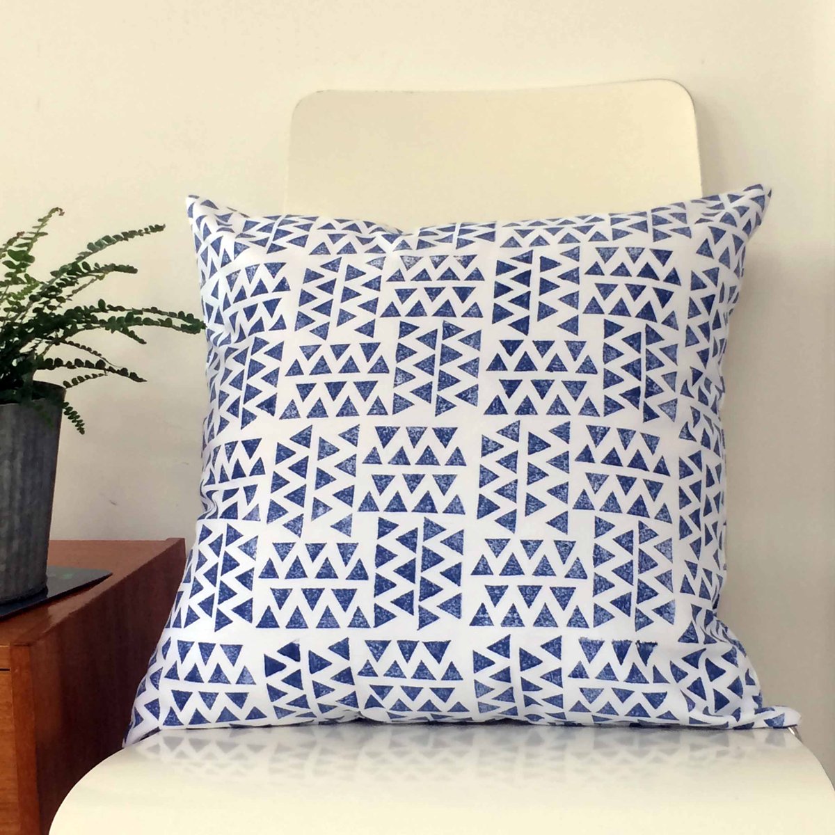 tinybirdtextile's tweet image. New in to my Etsy shop today this has to be a total fav of mine to print and lounge on...

Multiple colours
Multiple sizes

Sold as cover only for easy international shipping
Available now from: bit.ly/GeoCBlu

#handprinted #etsyshop #shopsmall #bohochic