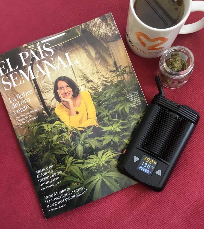 CannaBoxForum's tweet photo. @carolaperez en portada en en @elpais_espana Semanal! Ya podéis leer el reportaje "La fiebre del oro verde" aquí:
👇👇👇
https://t.co/vosMzcJDmD

#cannabisculture https://t.co/M38GLui3JR
