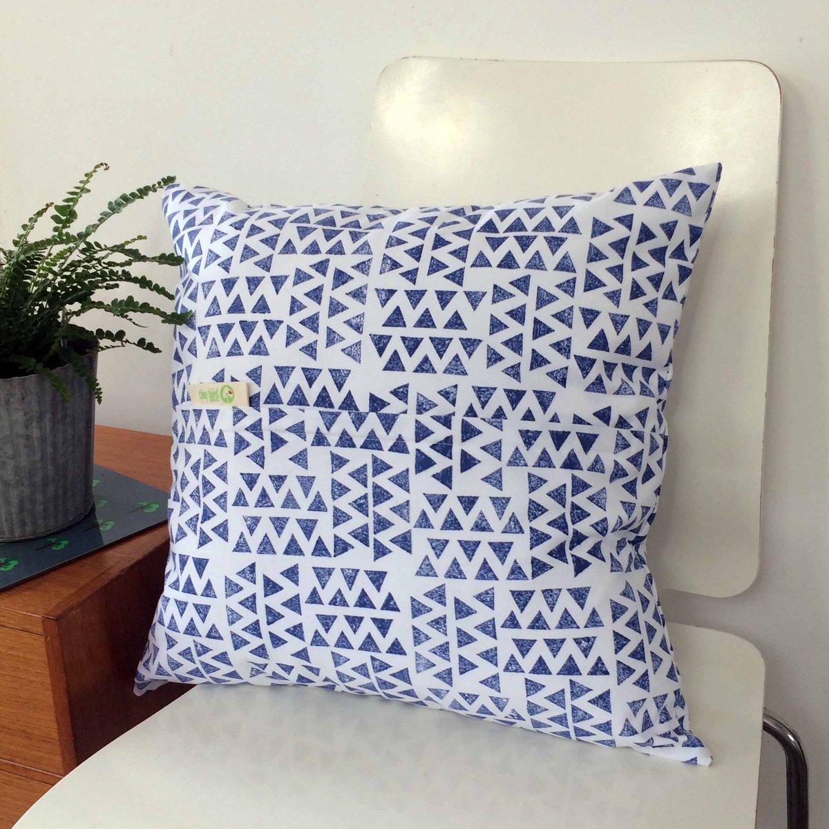 tinybirdtextile's tweet image. New in to my Etsy shop today this has to be a total fav of mine to print and lounge on...

Multiple colours
Multiple sizes

Sold as cover only for easy international shipping
Available now from: bit.ly/GeoCBlu

#handprinted #etsyshop #shopsmall #bohochic