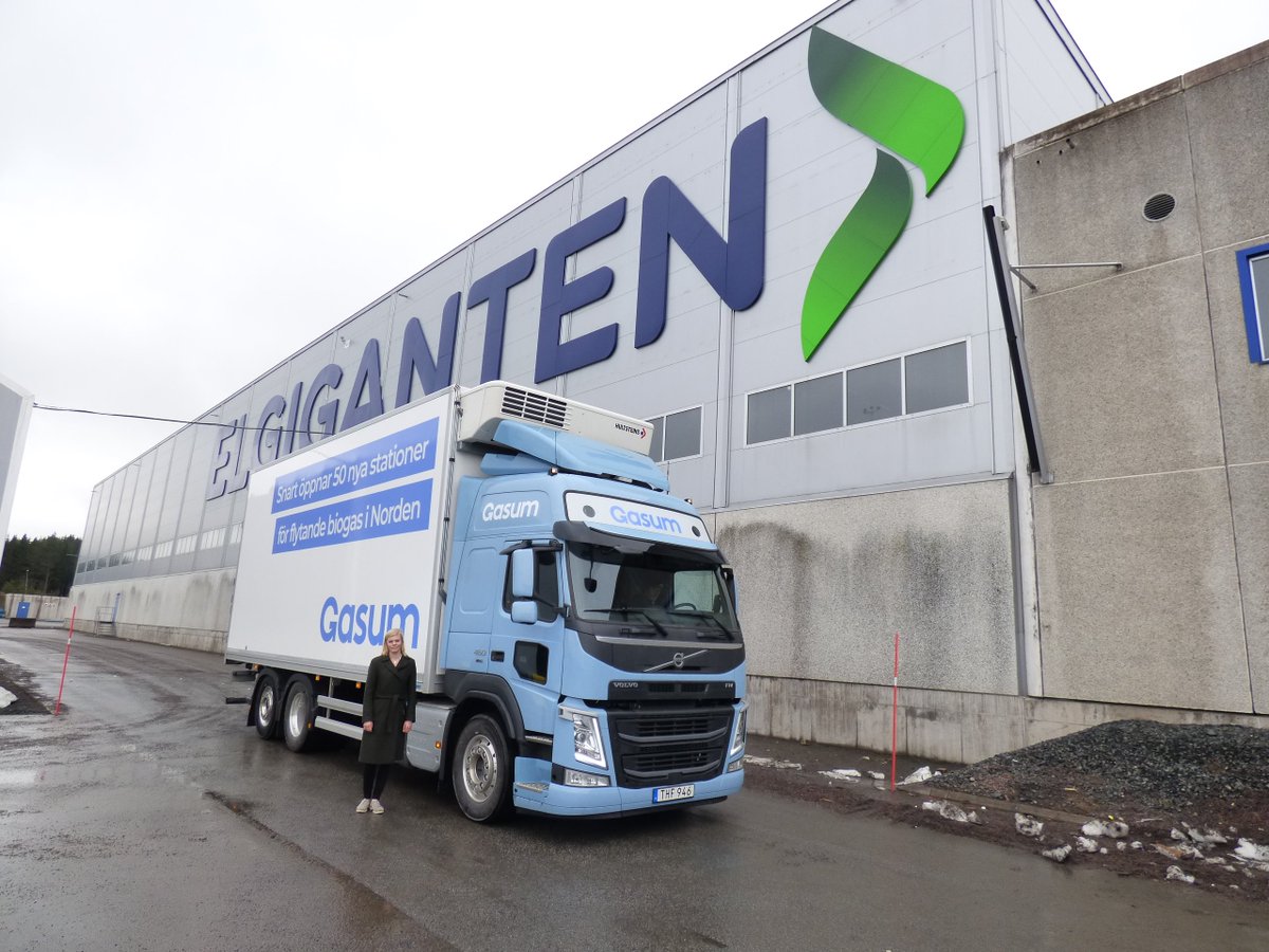 CKamhaug's tweet photo. For å redusere vårt klimaavtrykk, tester vi nå sammen med @VolvoGroup og @GasumOy lastebiler drevet på biogass 
https://t.co/FzgmaNNuIP @Elkjop_no @Elgiganten_DK @Elgiganten_SE @Gigantti https://t.co/WyKhMNAoGP