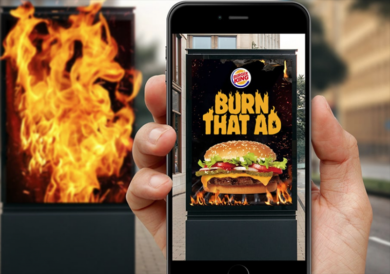 Interactiv_a's tweet photo. La gente está quemando anuncios de la competencia de Burger King a cambio de Whoppers gratis https://t.co/b26l148v2r #BurnThatAd #burgerking #whopper #Apps #realidadaumentada https://t.co/prXZYob7WK