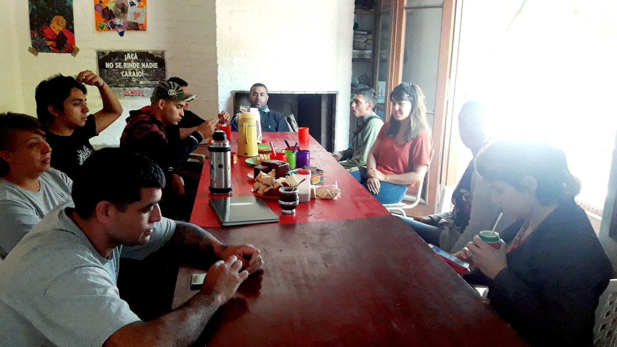 RedCaacs's tweet photo. #Ahora la #EscuelaDeCaacs con los compañeros y compañeras de Red Puentes La Boca! #RedCaac #EstamosEnLosBarrios #SomosRed https://t.co/W94WiC6inh