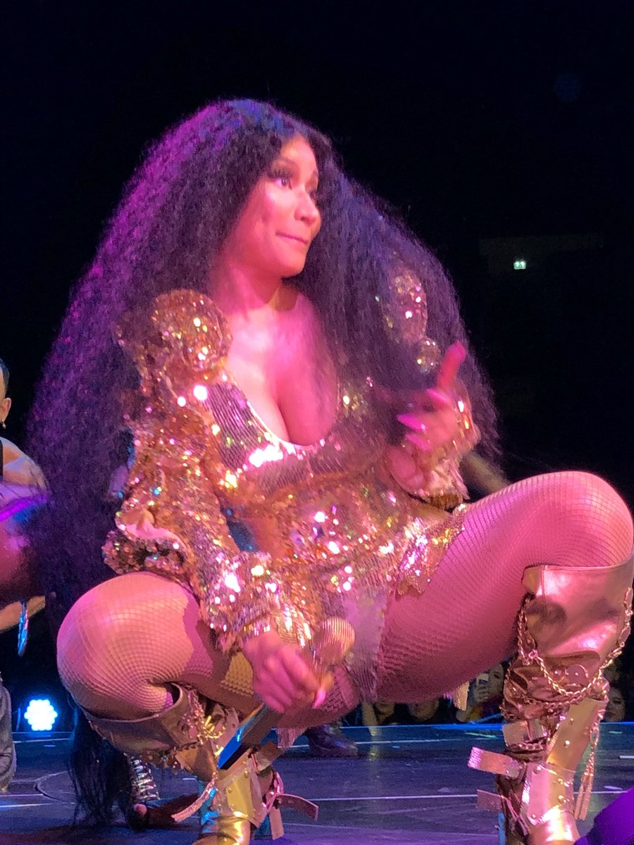 ThatShadyCunt's tweet photo. These pics I took of @NICKIMINAJ are iconic!! I miss you Nicki 😭❤️ https://t.co/Ut7vBF1vmv