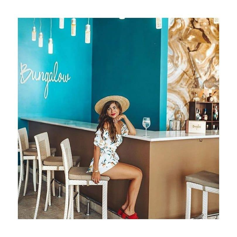 AunoPanama's tweet photo. En el #bungalow de @WAPanama, te tienen lo necesario para vencer al calor!!! Visítalos en el área de la piscina.

📷 @AmySeder ⠀⠀⠀⠀⠀⠀⠀⠀⠀
#Bungalow #bungalowpanama #waldorfastoriapanama #waldorfpanama #waldorfastoria #waldorf #bar #menu https://t.co/jV2bWIty44