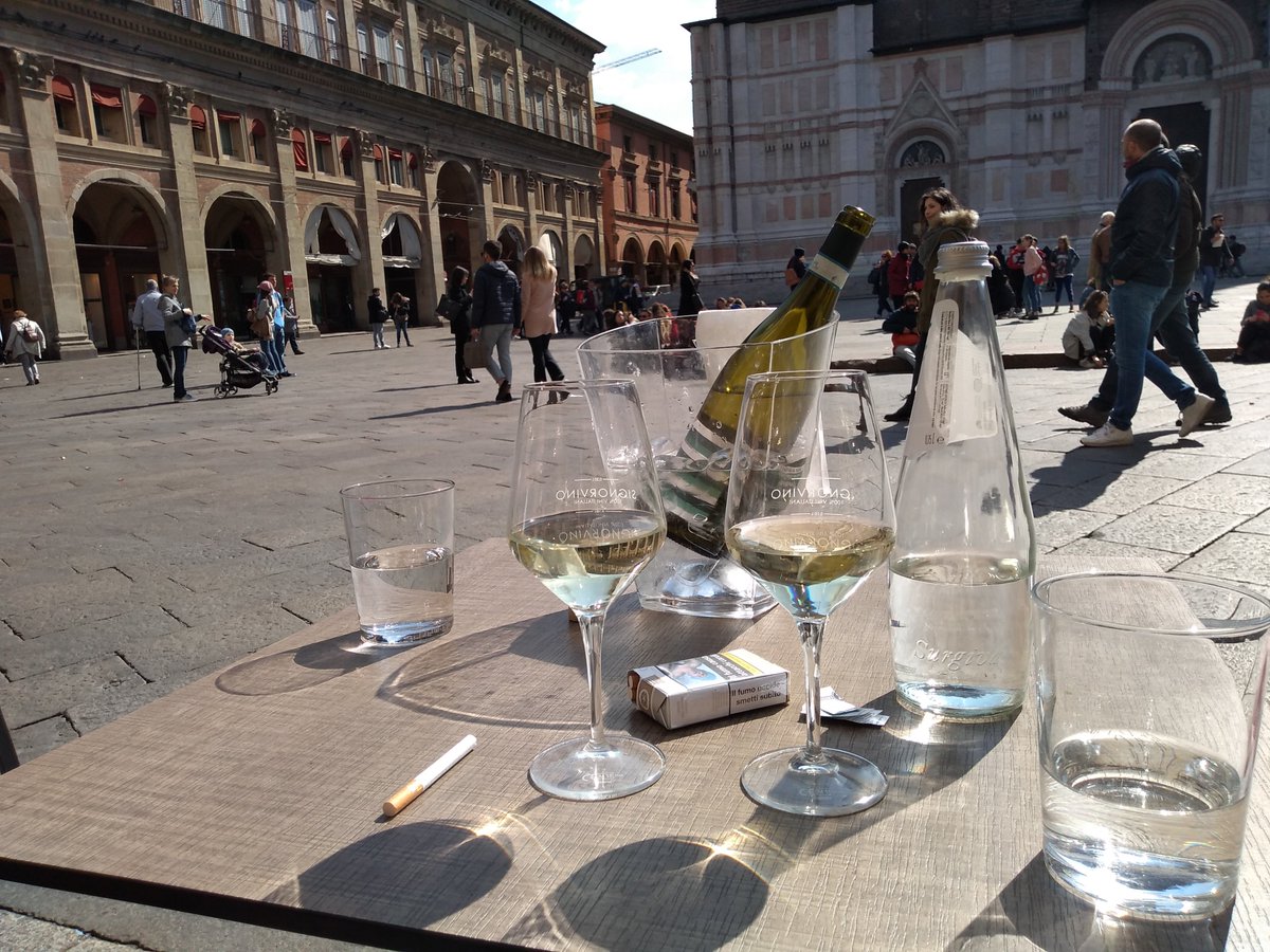 Jenny_E_Moore's tweet photo. The Italian life is the life for me https://t.co/aVBaCtZXvA