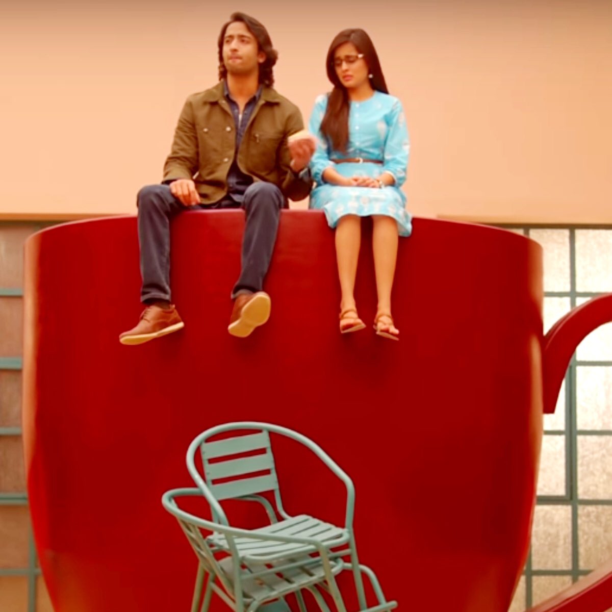 PinkvillaTelly's tweet photo. TRP Report: Yeh Rishtey Hain Pyaar Ke tops the list in its very first week; The Kapil Sharma Show slides down-https://t.co/e86YclPd9c #YRHPK #ShaheerSheikh @Shaheer_S #TheKapilSharmaShow https://t.co/kF9wvEGxPQ