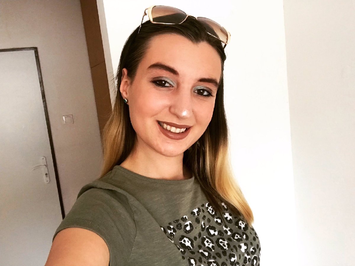 meshty95's tweet photo. ๐๐๐
โโโโโโโโโโโโโโโโ
#me #myself #i #slovakgirl #selflove #czechgirl #slavicgirl #slavette #smile #bigsmile #brownlips #selfie #brownlipstick #lifeofmeshty #animalprint #halfblonde #mattelips #easterneuropean #mattelipstick #easterneuropeangirl #collegegirl
#SelfLoveIsNotASin https://t.co/6867brtzQL