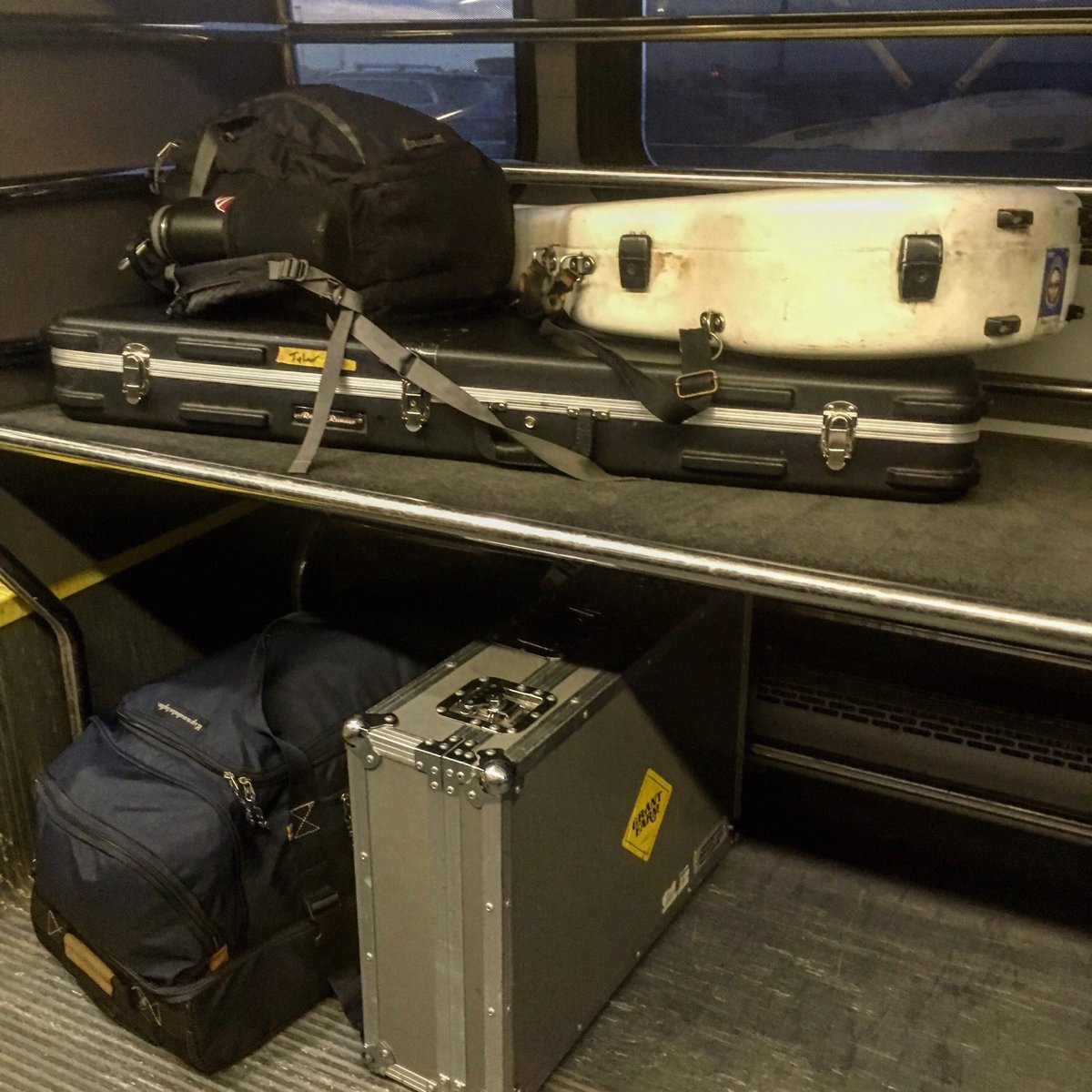 tylerguitar's tweet photo. How the heck am I gonna carry all this shit? Geared up for a yuge weekend @WWGfestival @squawalpine
#WWGTahoe #WinterWonderGrass #HowDoYouWonderGrass #TMFG #ArtistAtLarge #PickinOnTheDead #Farmily https://t.co/n5AJlpAXcX