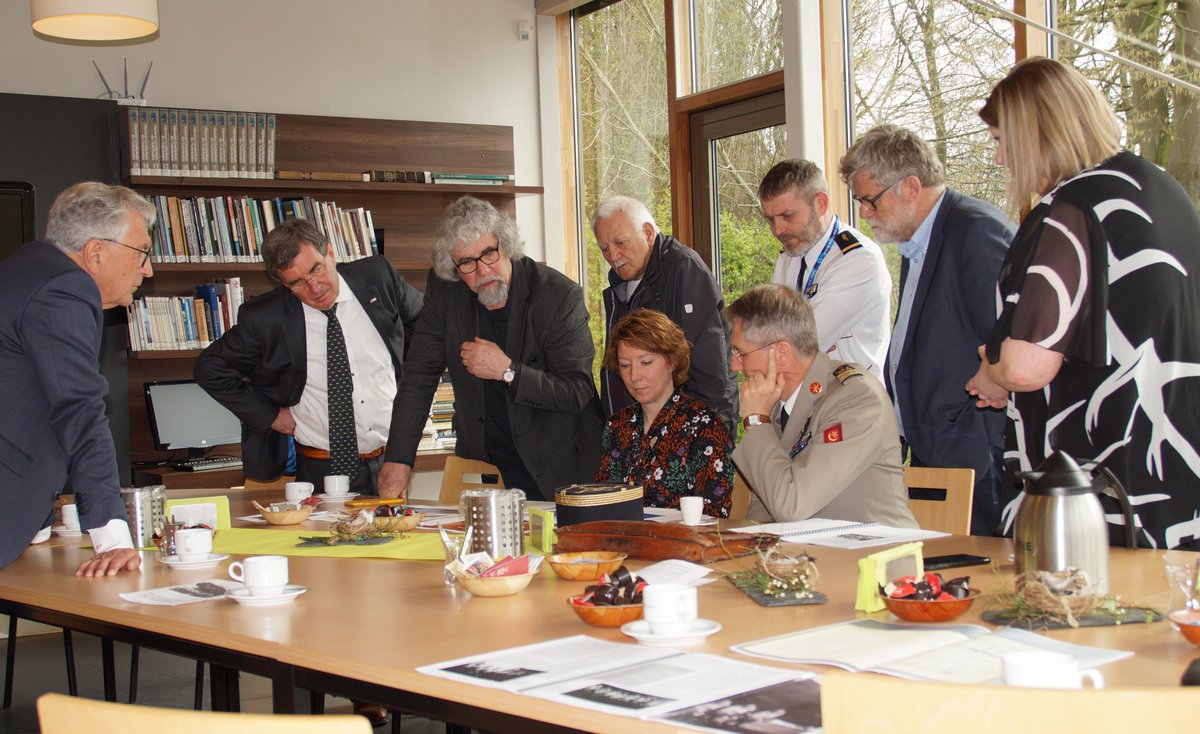 klokenpeel's tweet photo. Hoog bezoek! Kolonel Sylvain Nogrette, Defensie-attaché van de Franse Ambassade, was op werkbezoek in Museum Klok & Peel voor een kennismaking van het project Death Valley De Peel. En met name voor de Franse inbreng bij de herdenking van de Franse dubbelcrash in de Peel. https://t.co/JOFqF08gTy