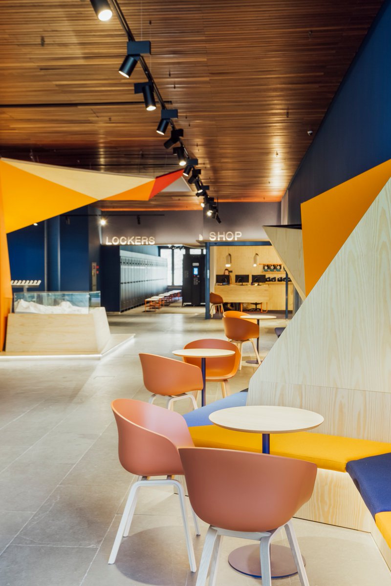 stonedsgns's tweet image. In #Grandvalira's #winterproject ❄, we seek to create an effect where furniture and elements in lighter shades stand out from the colourful space. A contemporary mountain #environment, where we have combined different furniture and upholstered with various patterns of colors 🎨