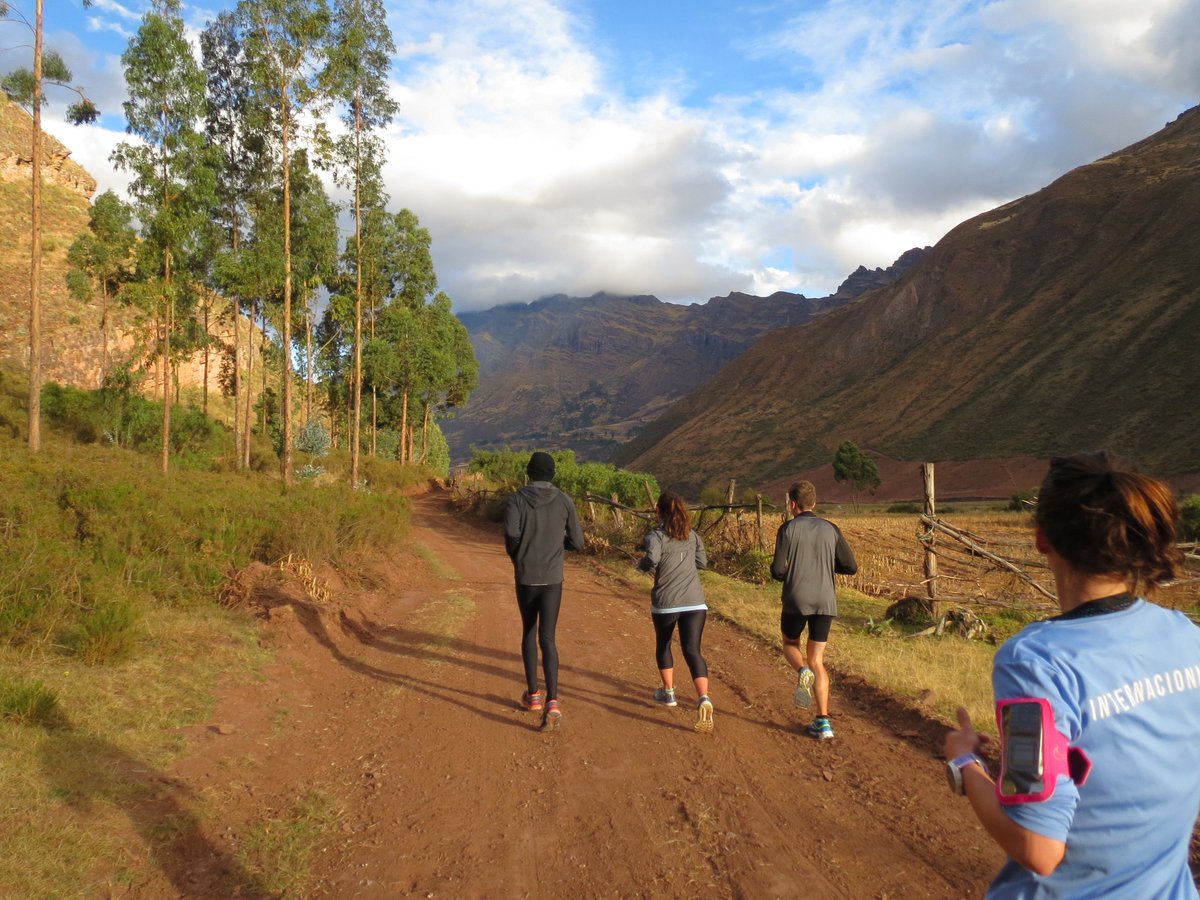 STRIVETrips's tweet photo. The college interns out for an early morning run and Mariana rocking the rarely seen arm band phone holder. 😀 It's time to embrace the running belt!
.
.
.
#strivetrips #striveperu #earlymorningrun #collegeinterns #internprogram #runninginterns #summerprograms https://t.co/gMBBckfg4j