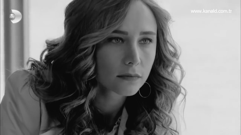 depthofunalome's tweet photo. ayşegül: "evlen benimle !"
eylem: "evlensene benimle !"
zaman geçer,replikler değişmez.
nasıl da güzel sevdiniz ama öyle de güzel mutsuz sonla bittiniz 💔
ahh ethem ahh ! #EylemFethi #AyşegülPoyraz https://t.co/IK7lsNyq6K