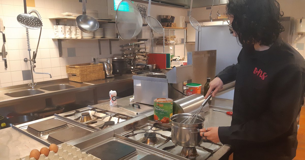 Werken in het dorp waar je opgroeit? Dat is tof, want je hoort erbij en je doet mee! Een Glindse jongere #blogt over zijn kijk op #deglind. Lees hier deel 3 over Werken: 'Gelukkig werd de eigenaar niet boos' bit.ly/2HVxmxK