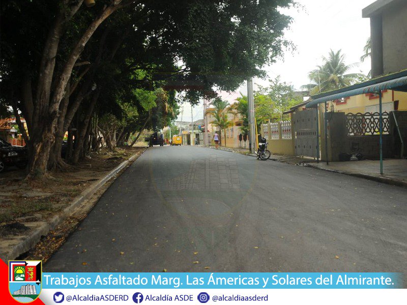 Alcaldiasde_'s tweet photo. ¡Buenos Días ☀! #FelizJueves 

En colaboración con el @RDMOPC
continuamos con los trabajos de asfaltado de calles en los Solares del Almirante y en la Marginal de las Américas. 
Trabajamos día a día para dar #LoMejorParaLaGente https://t.co/9TVDbM1Ock