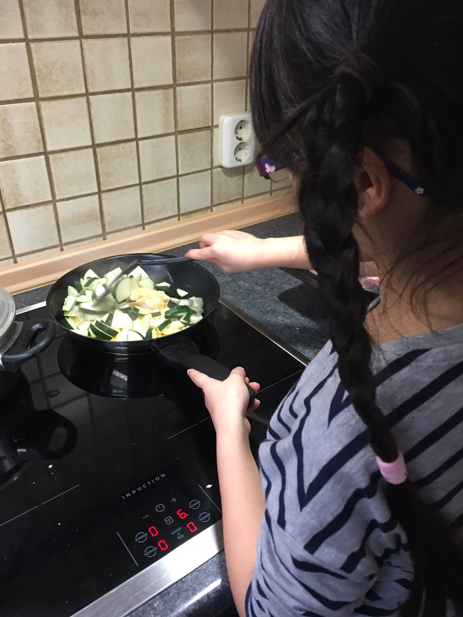 veronica_vania's tweet image. #kochenlernen #cookingwithkids #cooking 🍳 #foodporn #kochen #lecker