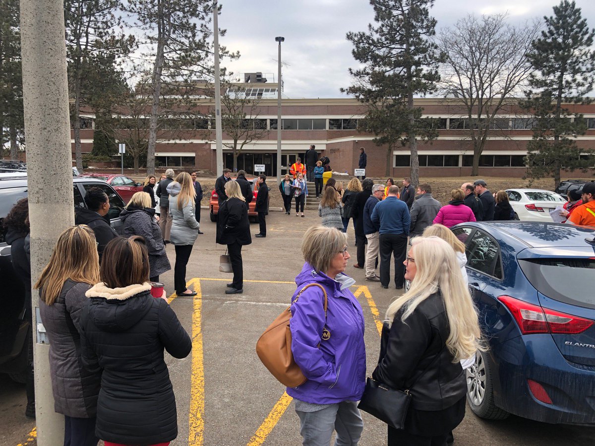 ptbo_utilities's tweet photo. An afternoon fire drill at our Ashburnham Dr. location. A reminder to stay safe by being prepared & familiar with the emergency evacuation plan at your home or office. #PUGteam #westartwithsafety -SL https://t.co/xc7XTk7Tvd
