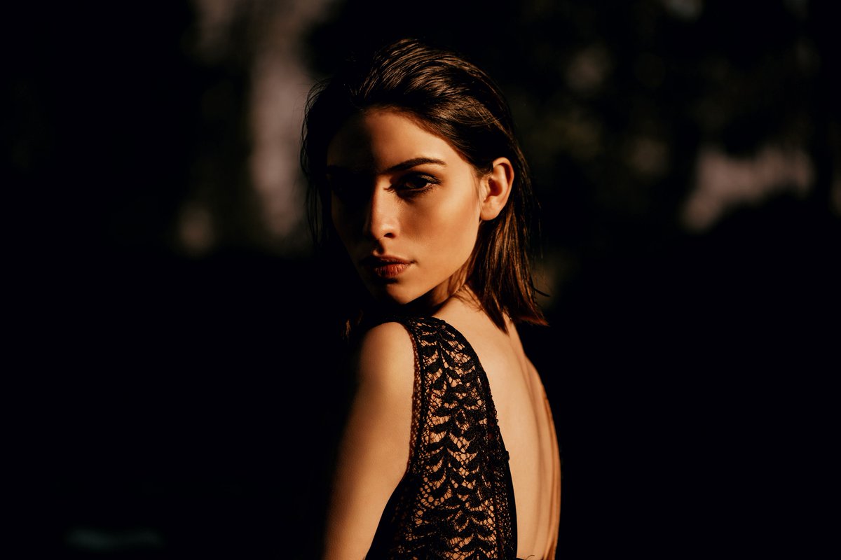 Lady_Kazya's tweet photo. Toujours la belle Marion.
https://t.co/jflM7OQIPM
.
.
.
#photo #photography #photographie #photographer #photographe #portrait #naturallight #directsunlightphotography #goldenhour #heuredoree #heuredorée #photographerennes #canon #rennes #bretagne #bzh https://t.co/8rGZIcC2kM