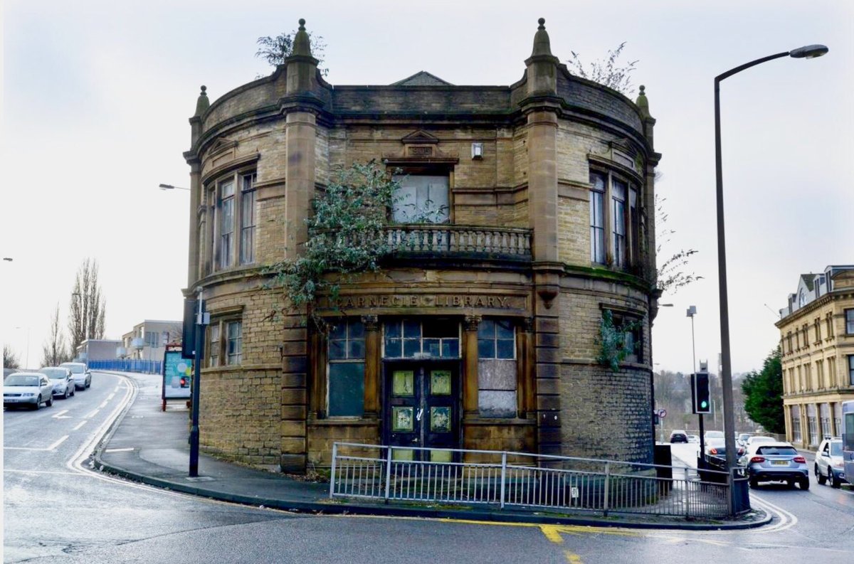 SaltsWalks's tweet photo. The 1st #CarnegieLibrary in England was built in #Keighley in 1904. 3yrs later the #GradeIIListed Windhill #Shipley library opened & had a tea room & lecture hall. Closed in 1985, it has been privately owned & neglected since 2006. #BotanicalBuilding https://t.co/AeXslcOQhN