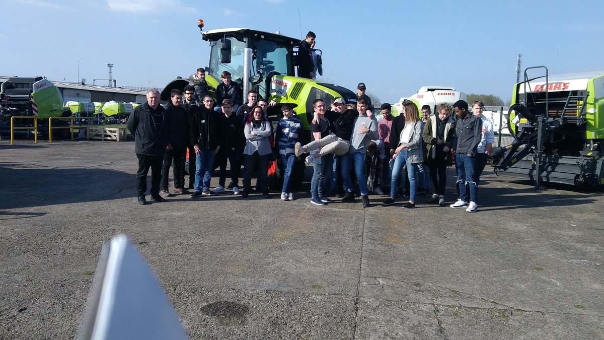 LempinN's tweet photo. #Entdeckungstag avec nos partenaires allemands du #BBZMerzig et le soutien de @ofaj_dfjw. Visite de l'usine Claas à Woippy. #lycéeentremeurtheetsânon de Dombasle. https://t.co/AE3rrCJrPO