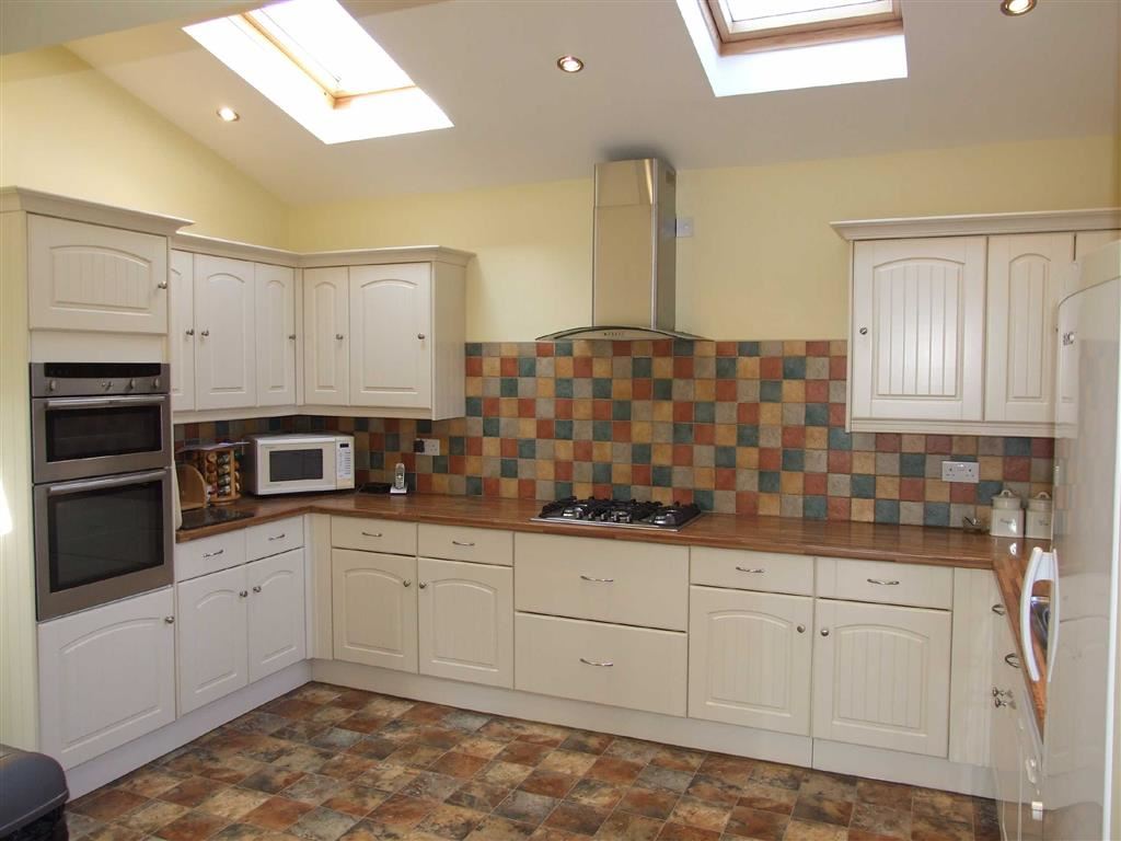 LockandKeyEA's tweet image. For Sale: Melksham | £365,000

We are pleased #tooffer this impressive, large and attractive #bayfronted #fourbed #detachedproperty situated tucked away in a favoured cul-de-sac.

Discover more &amp;gt;&amp;gt; homesinmelksham.co.uk/index.php?opti…